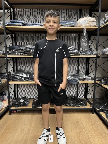 חליפת lacoste